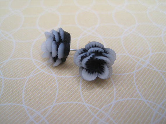 Black And White Flower Post Earrings